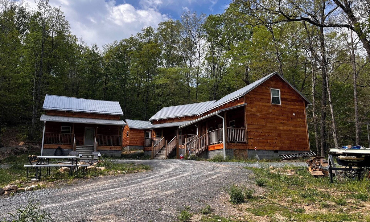 Rogersville Cabin | Clinch Mountain Reserve Cabin #1. Cozy cabin getaway near Rogersville, TN