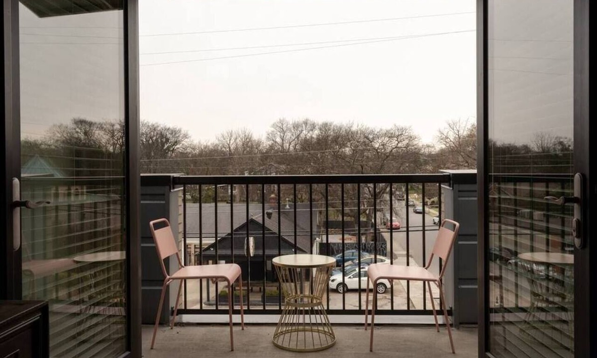 12 South Apartment | Coffee Shops, Restaurants, Bars, Salons and Boutiques, just steps away.