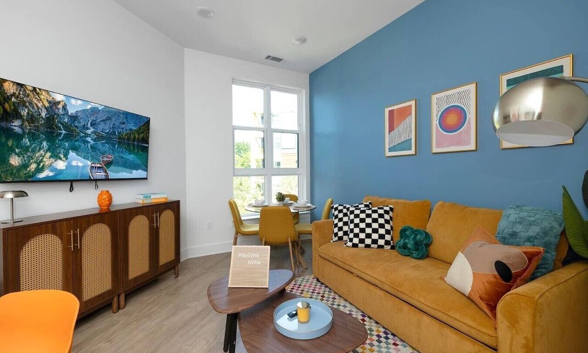 NoDa Apartment | Color Pop - 1BR Suite King Bed, NoDa, Free Parking