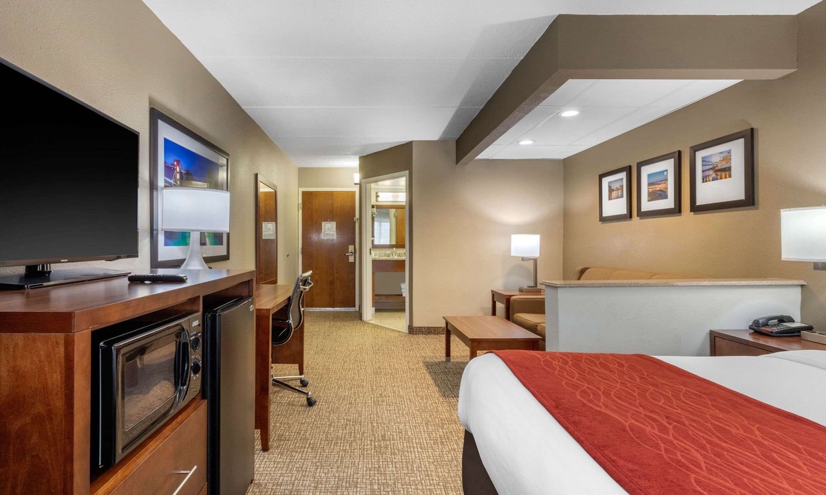 Graysville Hotel | Comfort Inn & Suites Hamilton Place