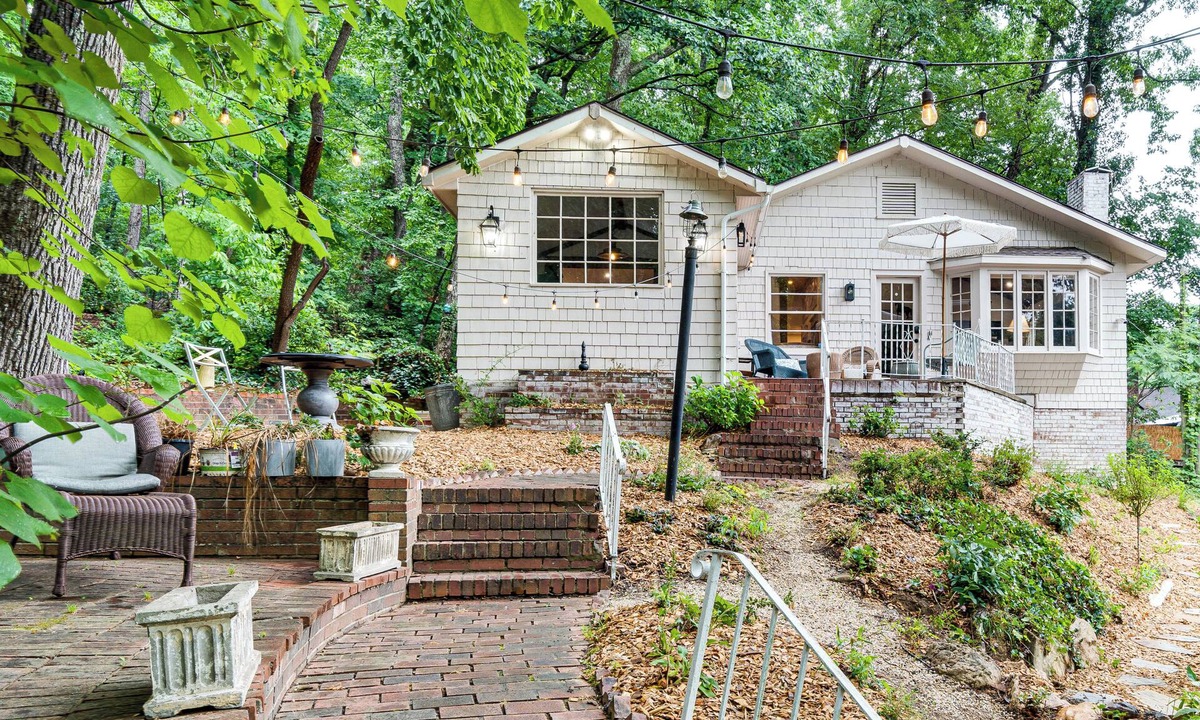Lynn House | Comfy Cottage Charmer w/Patio Garden in Tryon