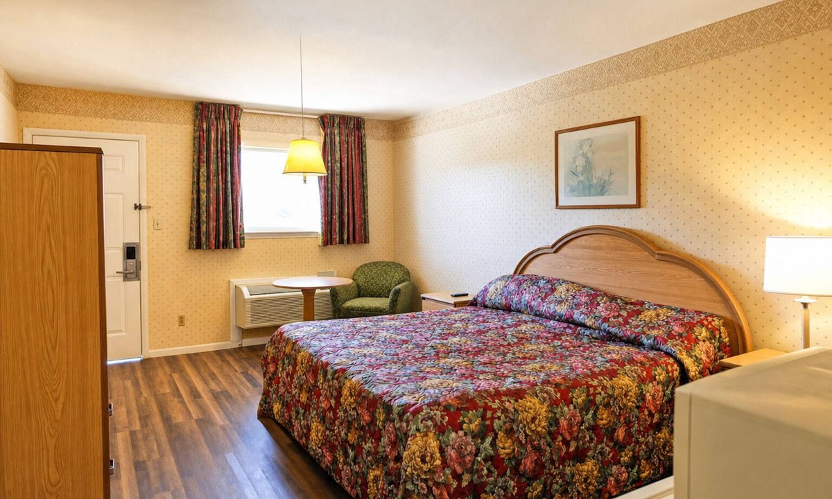 Lewisburg Hotel | Convenient Highway Stay | Near I-64, Free Parking, Close to Attractions