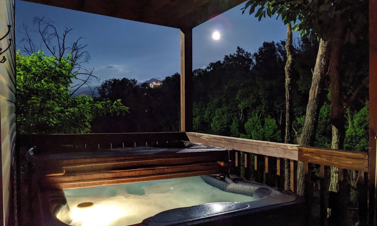 Chalet Village North Cabin | Couples, Honeymoon, Anniversary Cabin, convenient to Gatlinburg, National Park