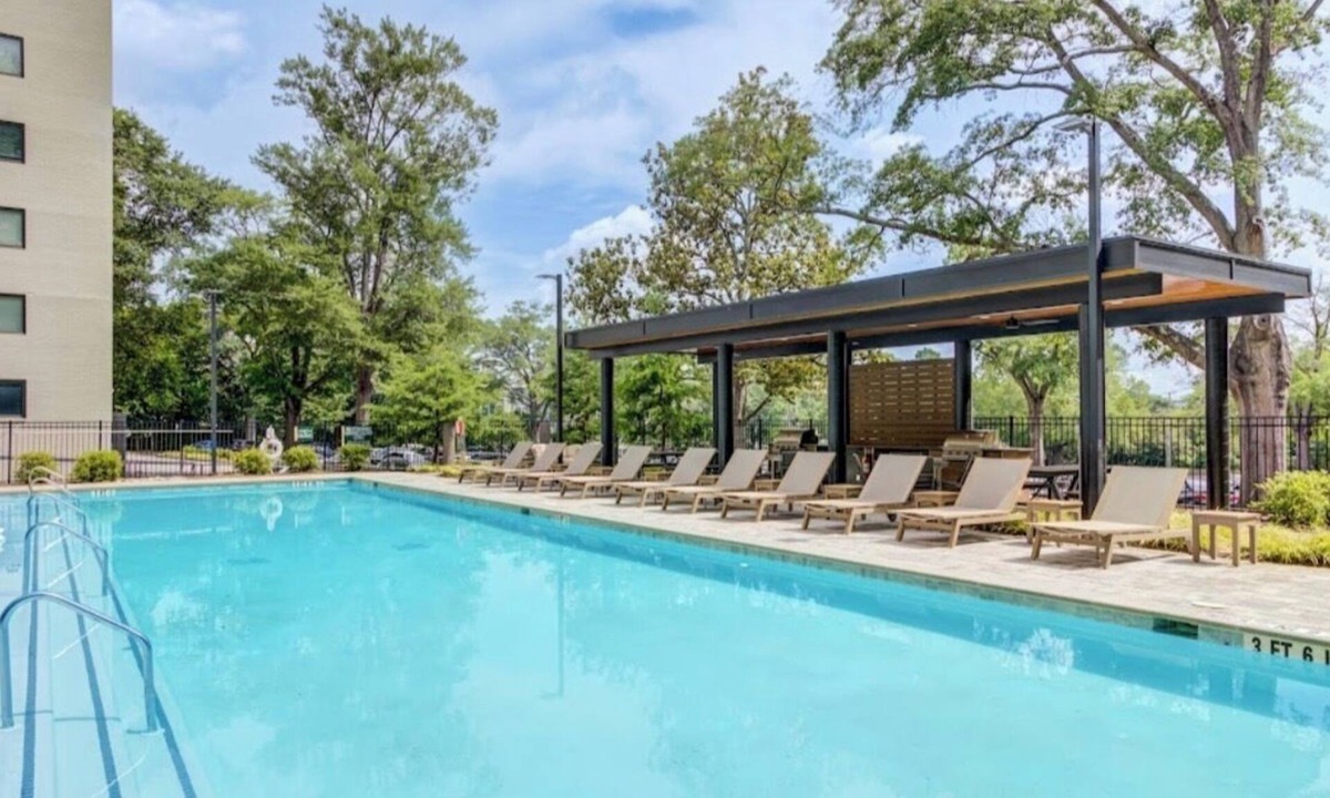 Colonial Homes Apartment | Cozy 1-bedroom apartment with AC in fabulous Atlanta-Long term,