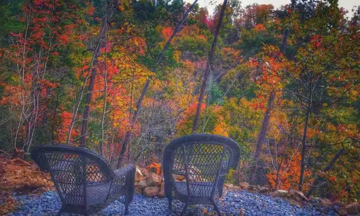 Newport Cabin | Cozy 1-bedroom cabin in adorable Newport with AC comfort