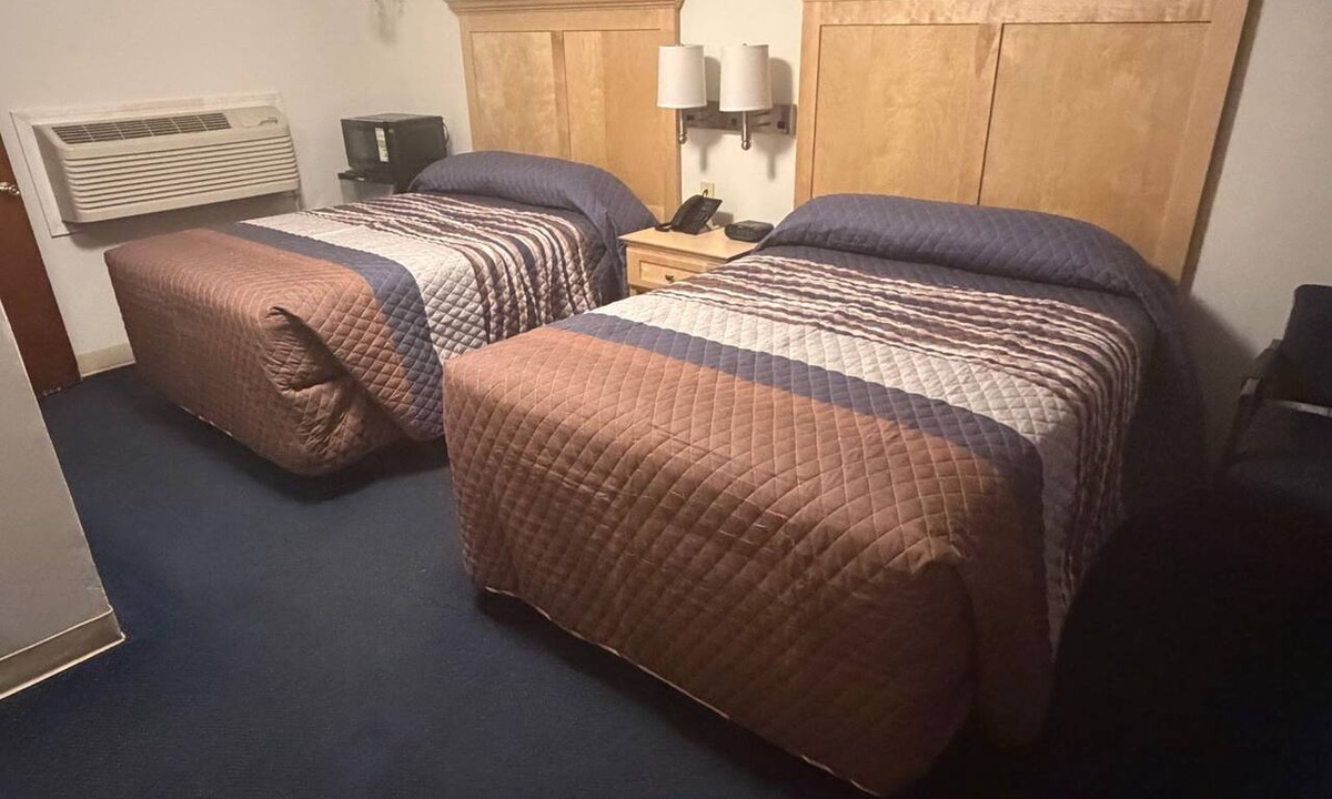 Four Oaks Resort | Cozy 1-bedroom in Lodge 105 in delightful Four Oaks with AC