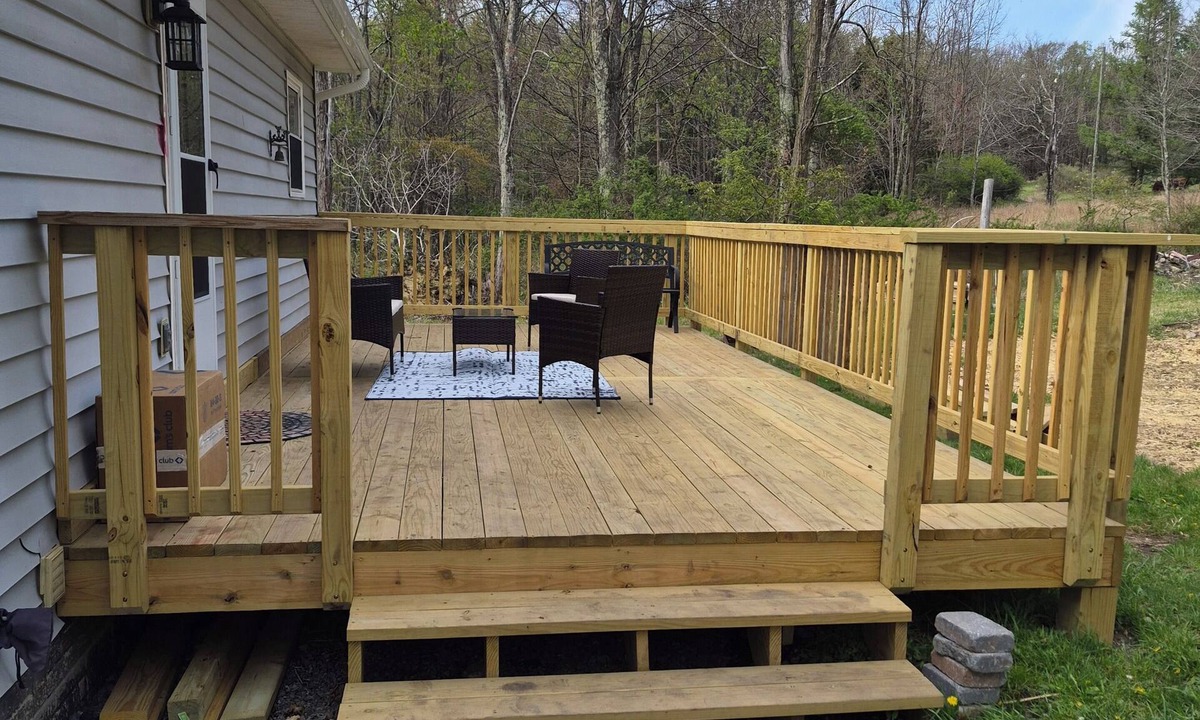 Mount Storm House | Cozy 2-bedroom bungalow in gorgeous Mount Storm with AC