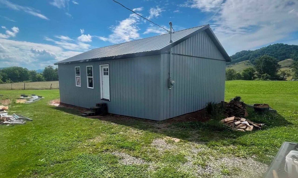Cranks House | Cozy 2-bedroom house in adorable Surgoinsville with AC