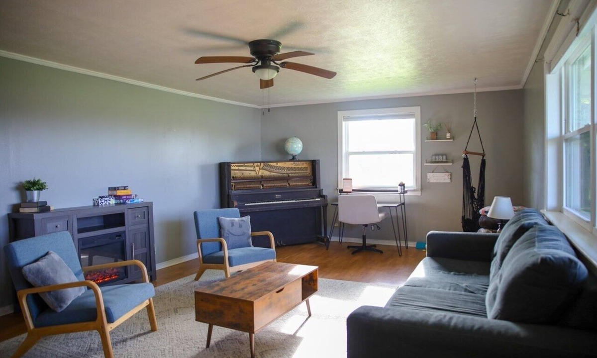 Jamestown House | Cozy 2-bedroom house in Jamestown with AC, WiFi