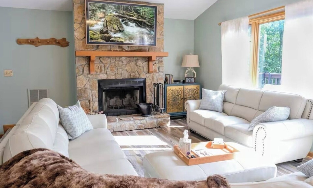 Beech Mountain Cabin | Cozy and spacious 6BR/5BA mountain haven at Beech Mountain, breathtaking views!