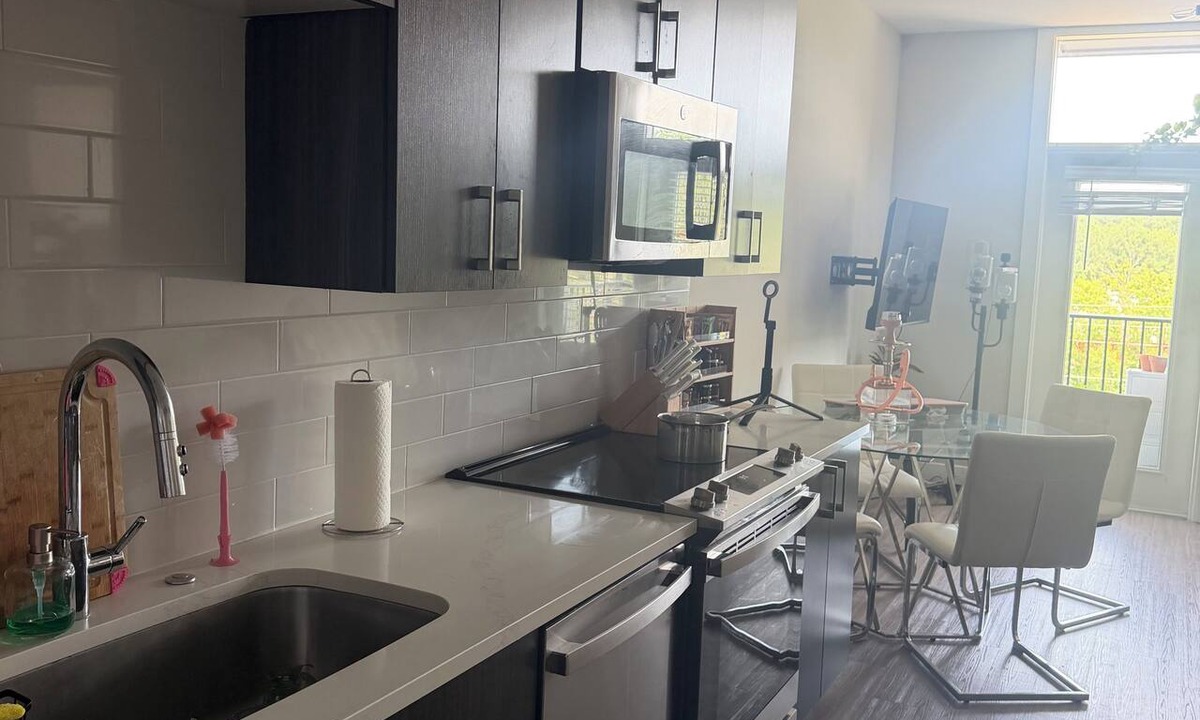 Doraville Apartment | Cozy apartment in Doraville with Dog park, gym and pool access. pet friendly