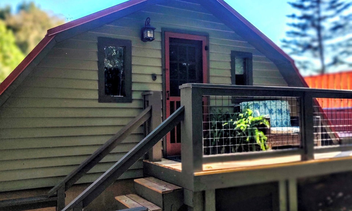 Black Mountain Apartment | Cozy, arts and crafts loft located in the WNC mountains in Black Mtn, NC