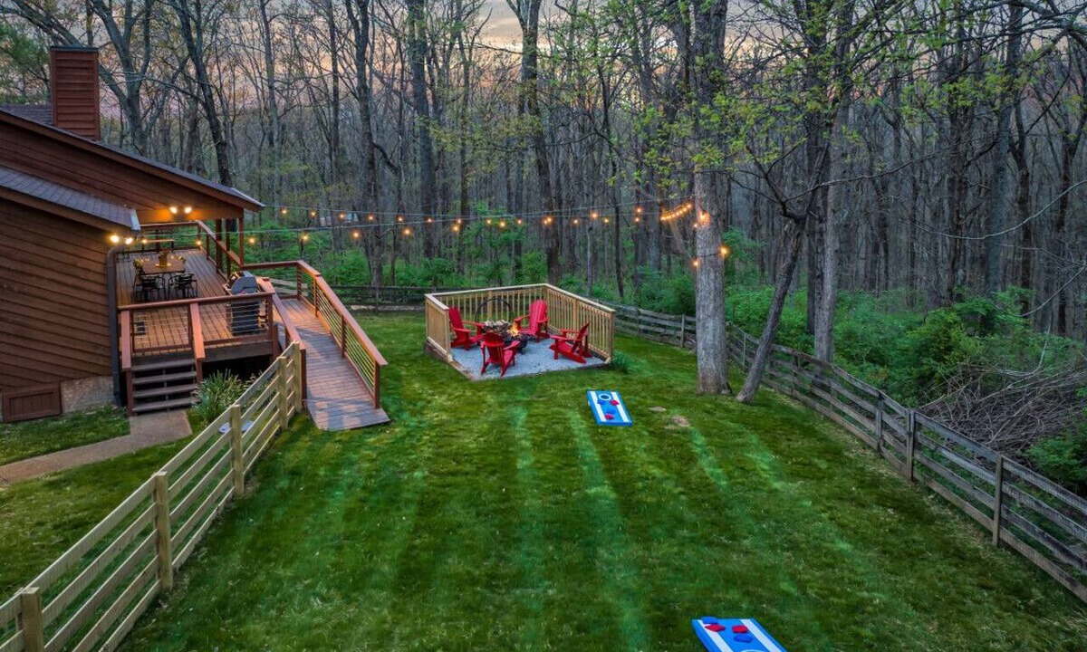 Hendersonville Cabin | Cozy Cabin 25 mins from Broadway - sleeps 14