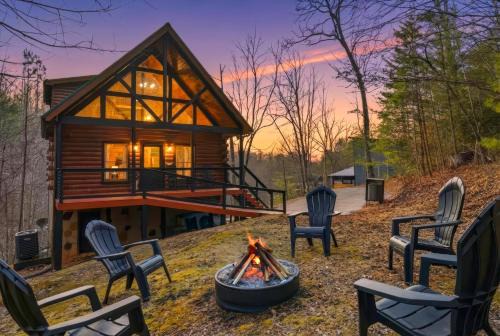 Gatlinburg - Pigeon Forge House | Cozy Cabin Hideaway! Near Gatlinburg, Dollywood, Hot Tub, Sauna, Pool table