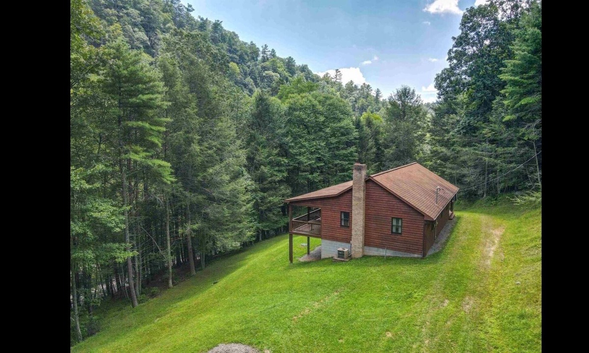 McDowell Cabin | Cozy Cabin Retreat on the Bullpasture River!
