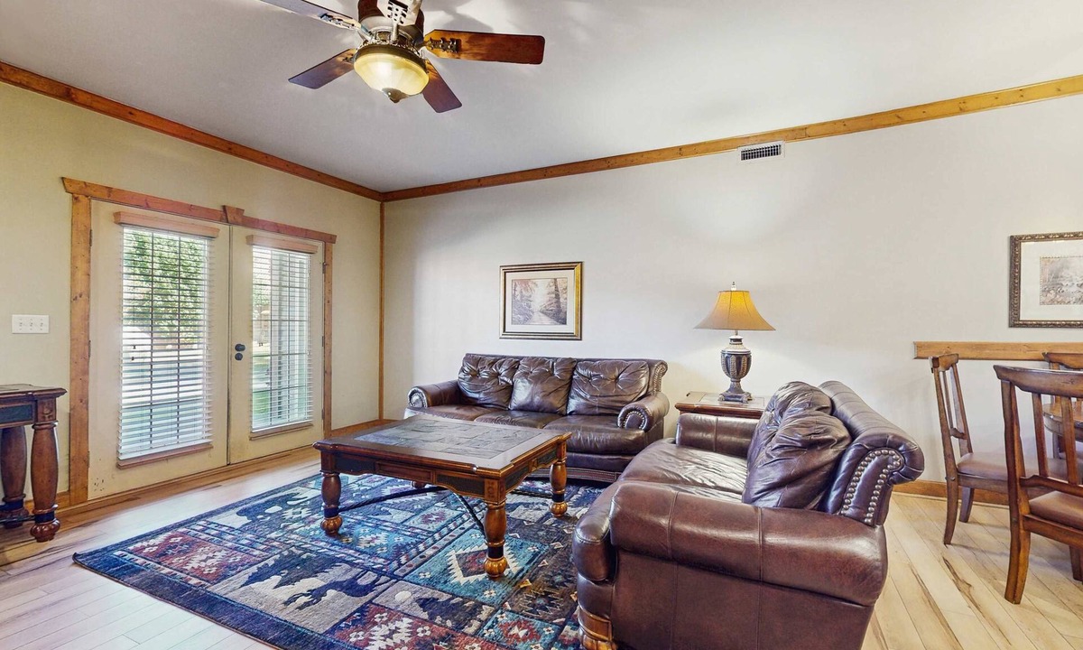 White Oak Lodge Condo | Cozy condo close to downtown Gatlinburg & Smoky Mountain views