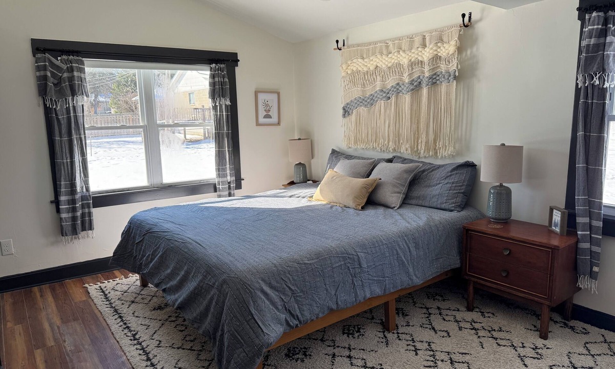 Schnitzelburg Cottage | Cozy Cottage House in Louisville