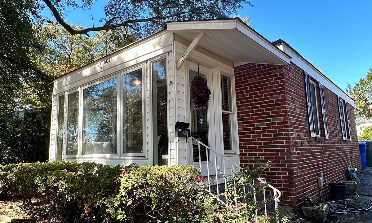 Eau Claire House | Cozy Cottage located downtown Columbia Minutes from USC & Ft. Jackson