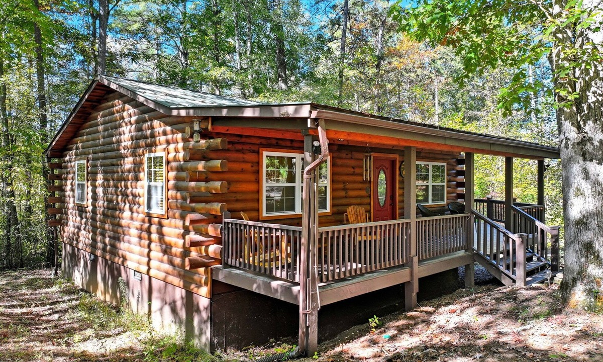 Morganton Cabin | Cozy, Fire Pit, Putt Putt, Fireplace, Dogs allowed, Close to hikes and lakes