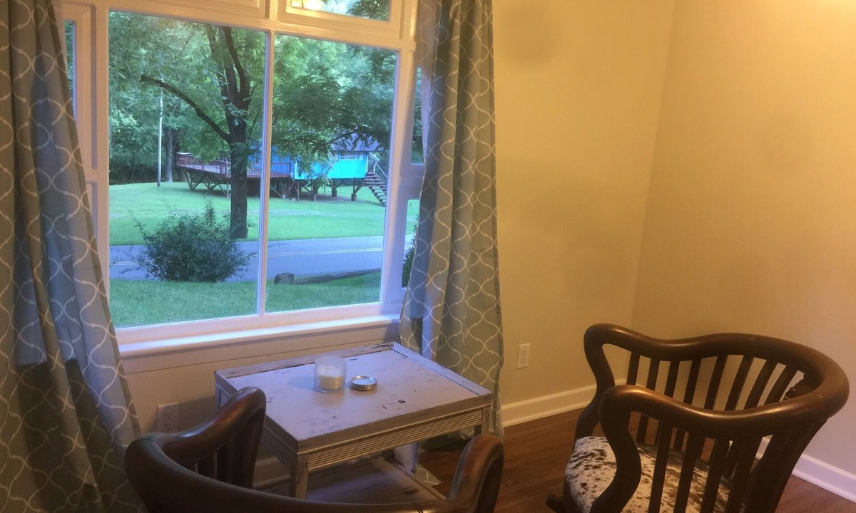 Franklin House | Cozy, Furnished, Creekside View 3bd/2ba