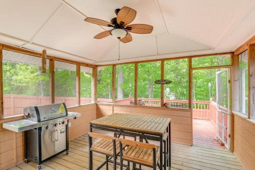 Hermitage House | Cozy Hermitage Home w/Deck: 11 Mi to Nashville!