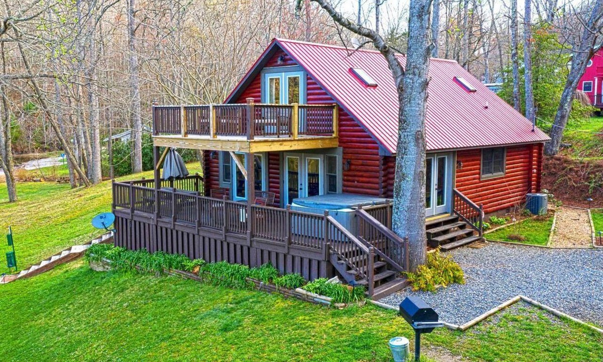 Aquone Cabin | Cozy Lake Cabin with Hot-Tub in Topton, North Carolina