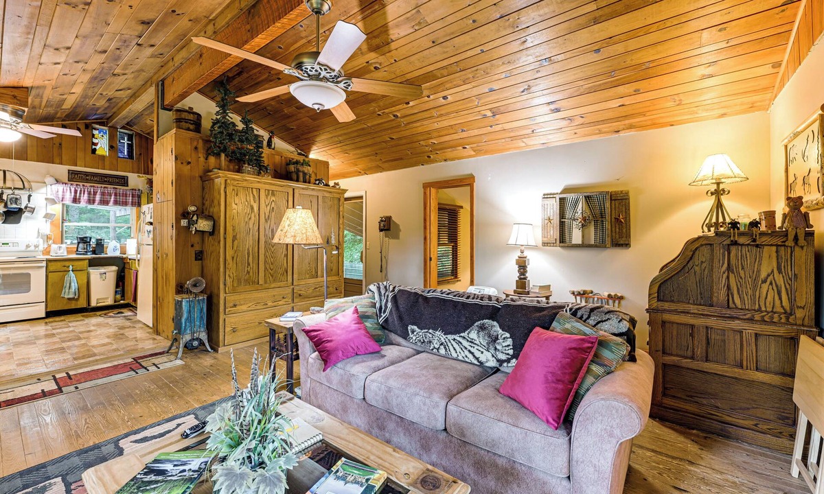 Franklin Cabin | Cozy Little Cabin to Make Lasting Memories