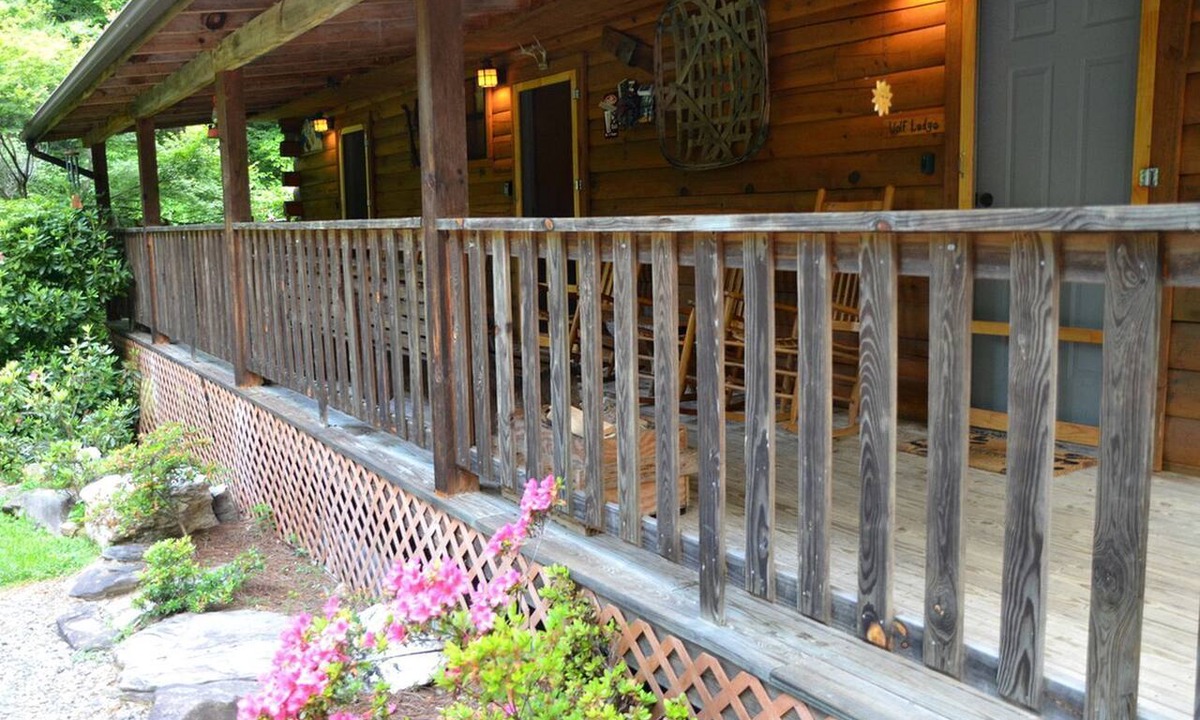 Cherokee Cabin | Cozy Log Cabin for Getaway in the Mountains near Cherokee, North Carolina