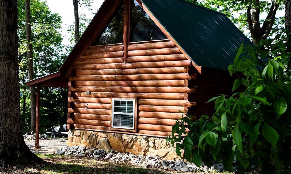 Columbia Cabin | Cozy Log Cabin Retreat near Green River Lake State Park, Perfect for a Weekend of Fishing