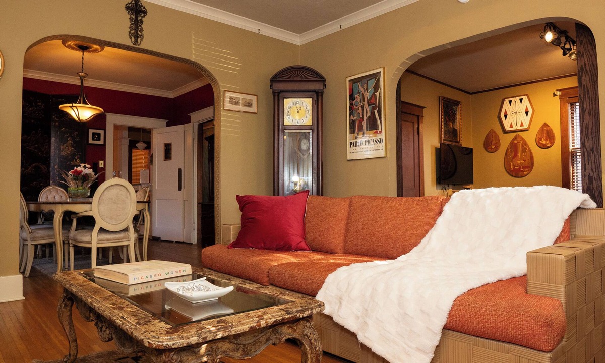 Vollintine-Evergreen House | Cozy Midtown Home near Rhodes College, Zoo, Medical Center, Graceland & Beale St