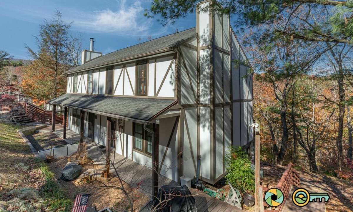 Basye House | Cozy Renovated Woodland Townhome | Minutes from Bryce Resort!