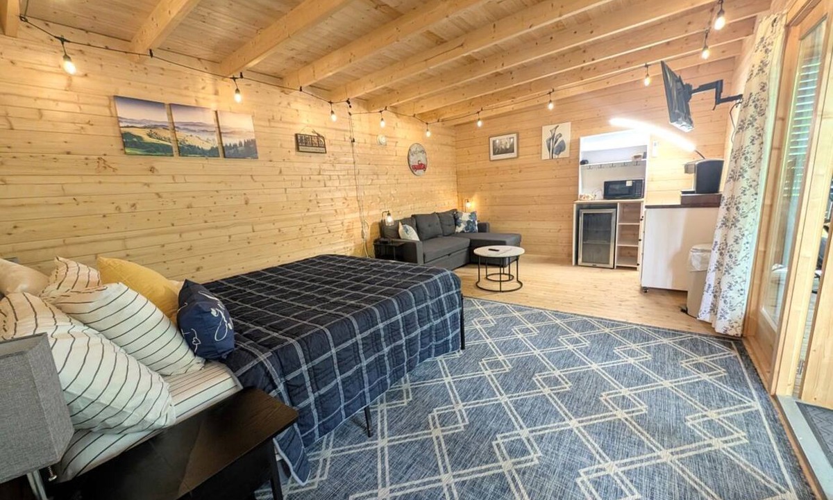 Coalmont Cabin | Cozy Scandinavian Cabin with EV Charging on 18-Acre Forest Retreat Near The Caverns & Waterfalls, Coalmont, TN