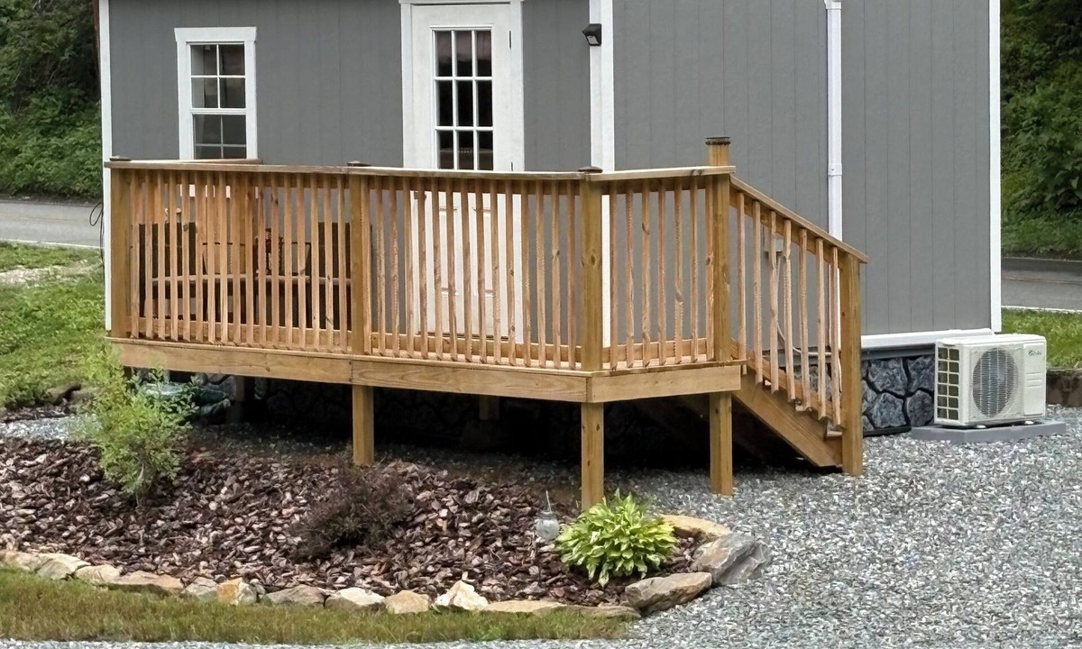 Bryson City Cottage | Cozy studio cottage on beautiful Deep Creek near Great Smoky Mtns. Park