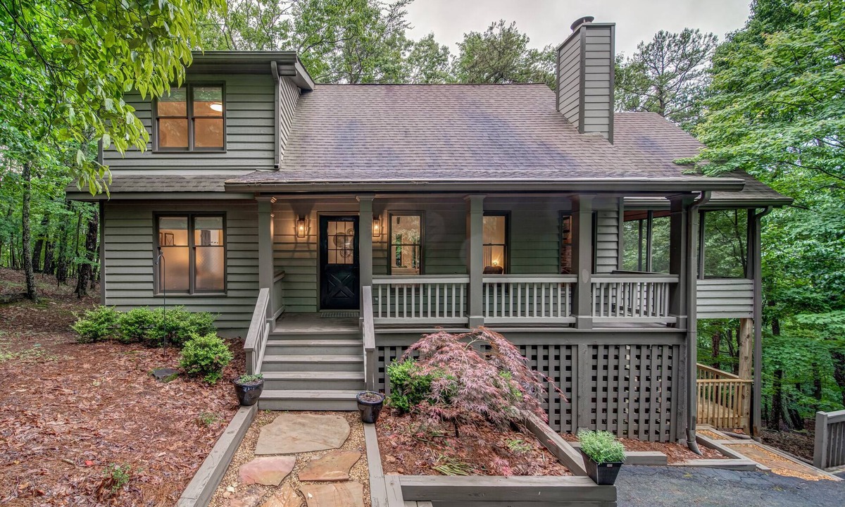 Big Canoe Cabin | Cozy Stylish Cabin in the Heart of Big Canoe