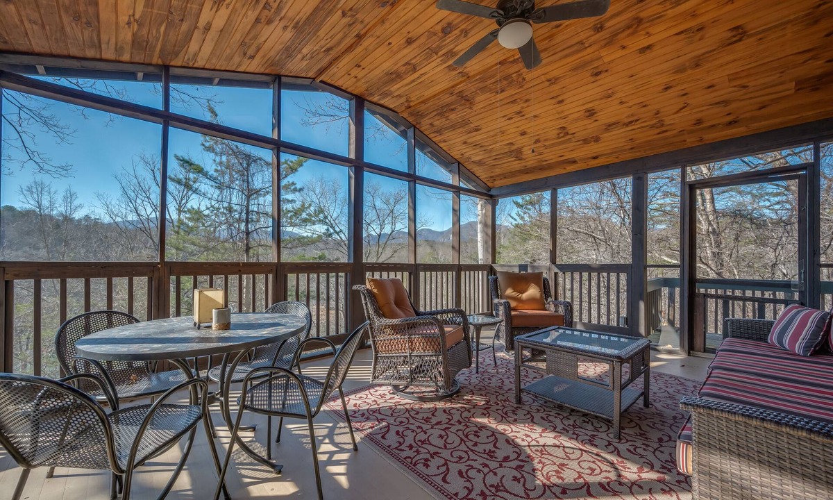 Lake Lure Cabin | Cozy Tucked Away Log Cabin- Lake/Mountain views!