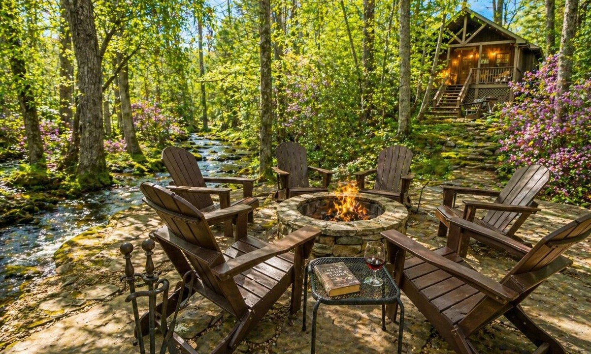 Hiawassee Cabin | Creekside Cabin - Hot Tub, Firepit, Porch