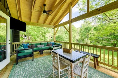 Highlands House | Creekside Cabin: Tubing, Trails & Highlands Charm!