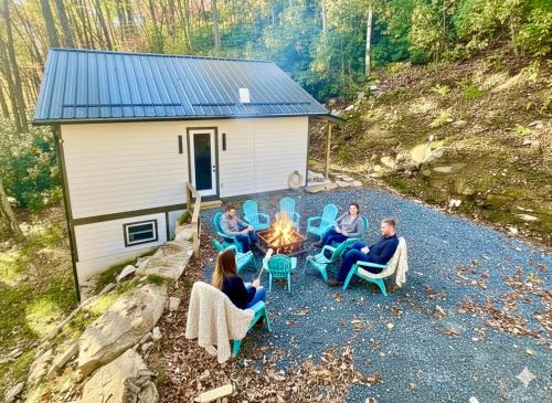 Mills River House | Creekside Guest House Mountains And Relax to the soothing sound of the creek