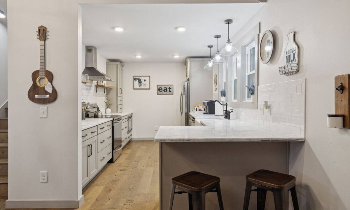 Nashville House | Cute Cabin with Hot Tub 30 mins from Nashville