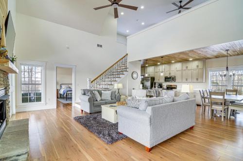 Burkesville House | Dale Hollow Cottage w/Covered Porch & Lake Views!
