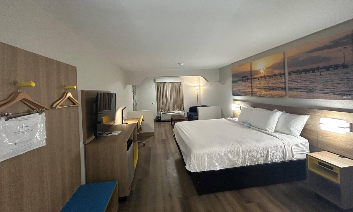 Royston Hotel | Days Inn by Wyndham Royston