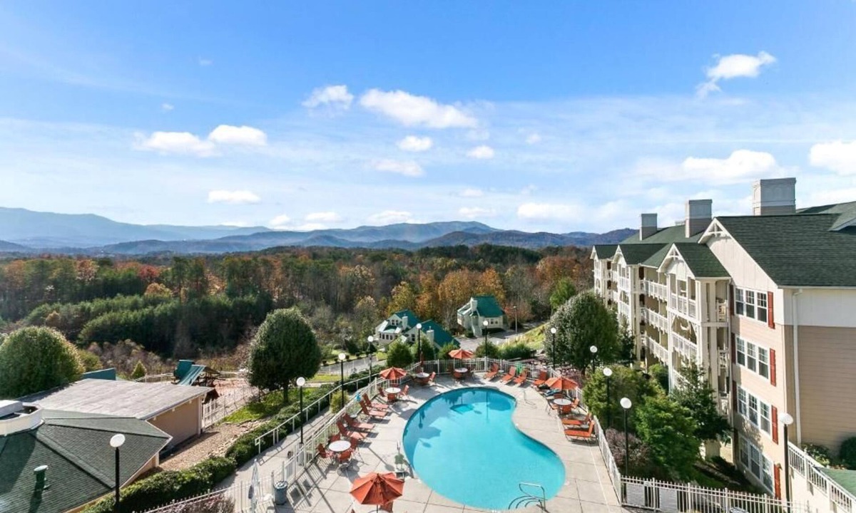 Pigeon Forge Villa | Diamond Resorts Sunrise Ridge Resort - 2 Bed Accessible No Roll in Shower