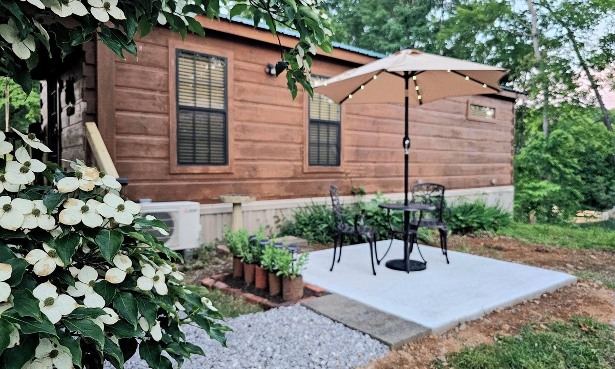 Sevierville Cabin | Dogwood Cabin- Stay 4 nights and Get One Free!