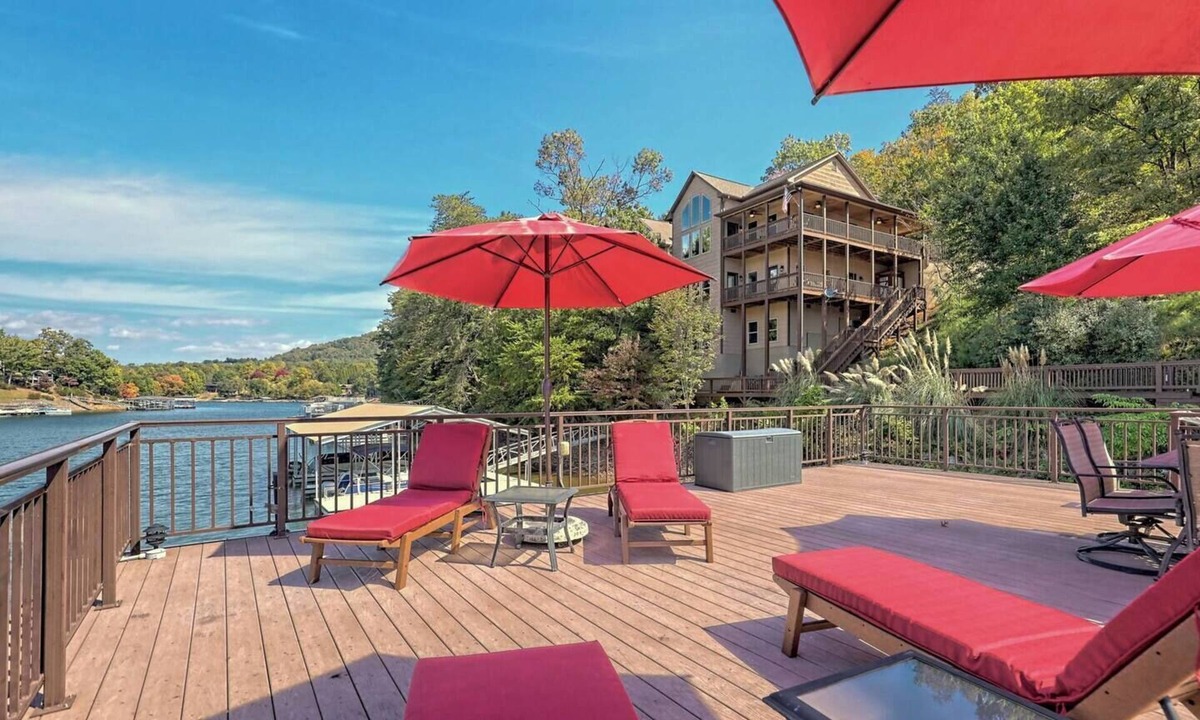 Hiawassee House | Dogwood Days Lakehouse by Chatuge Home Concierge | Mountain & Lake Oasis: Dock, Pets & Sunsets