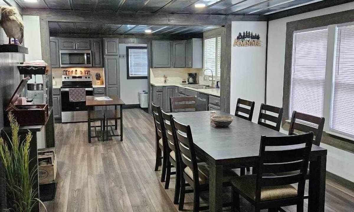 Bud House | Down to Adventure Lodging