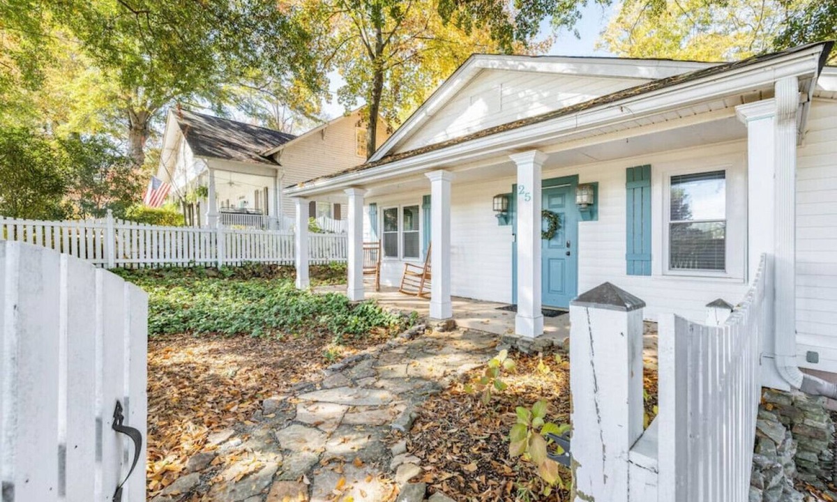 Buford Cottage | Downtown Buford: Walk to Eats, Shops & Events
