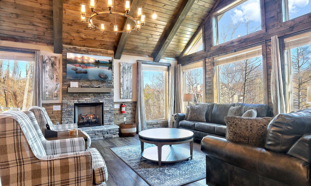 Gatlinburg Cabin | DOWNTOWN Cabin on Creek! 1/4 mile to Strip, 3 Decks, Fire Pits, Hot Tub, Gaming!