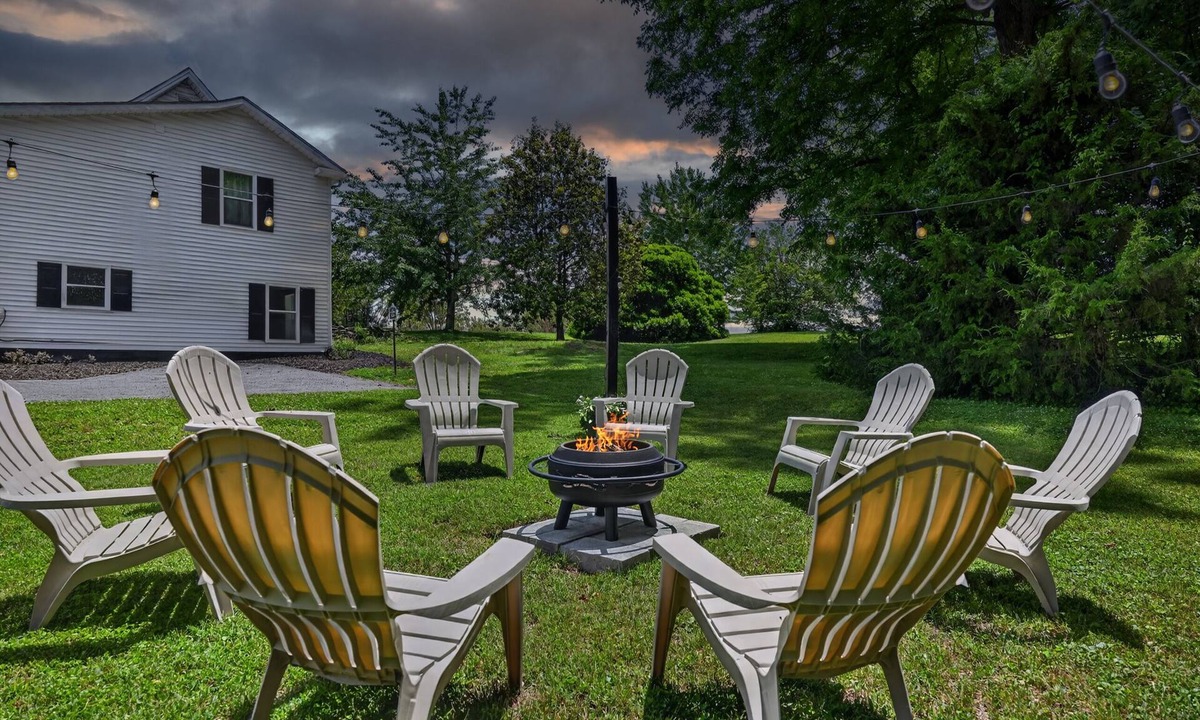 Pilot Mountain House | Downtown retreat- Pilot Mt. Views- perfect for families