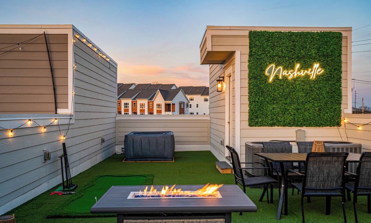 Haynes Area House | Downtown Views Rooftop Hot Tub Sleeps 18 - Holiday Home