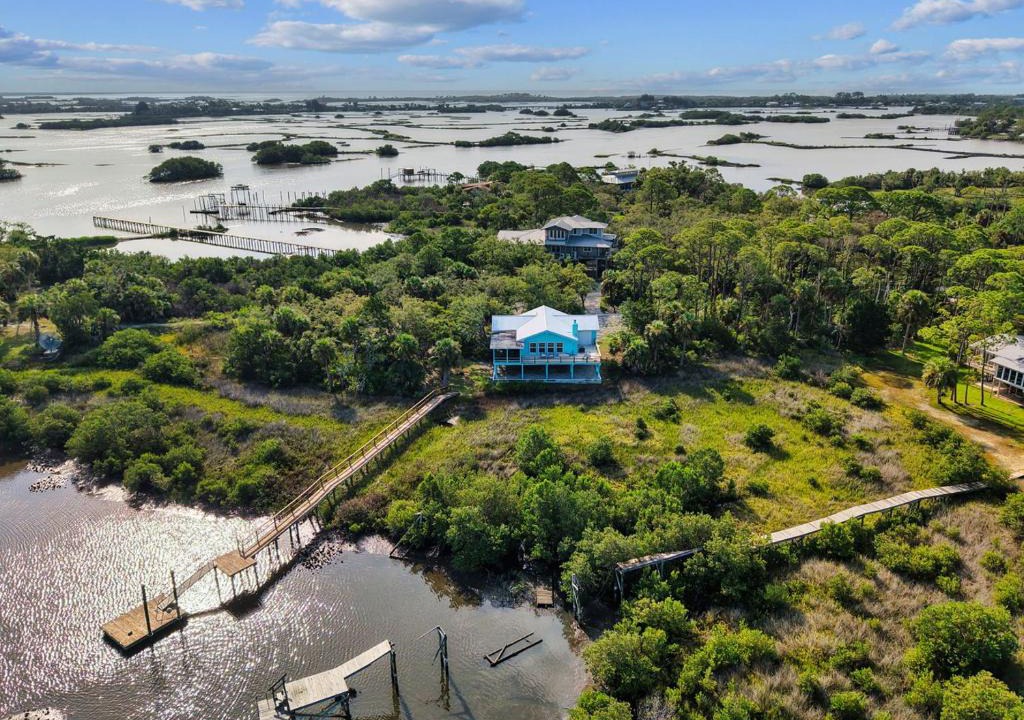 Cedar Key House | Eagle View Waterfront Privacy with Floating Dock!